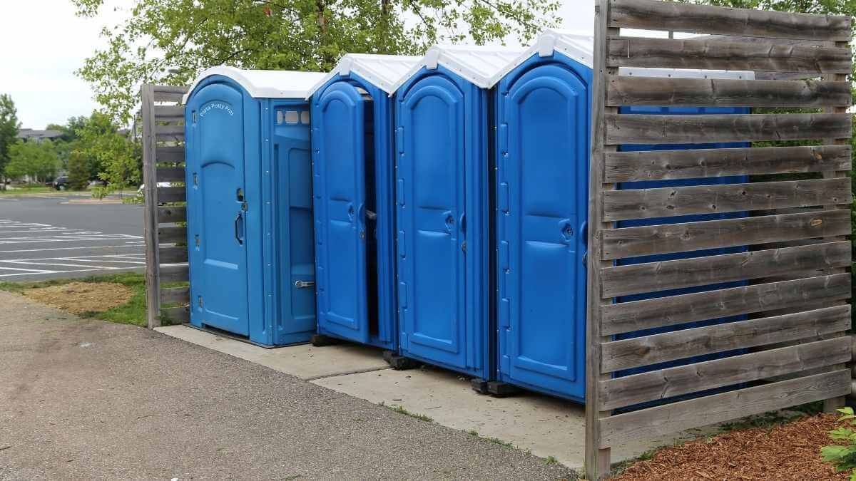 Porta Potty Rental Pros - Quality Portable Restroom Services in Defiance, IA, 51527
